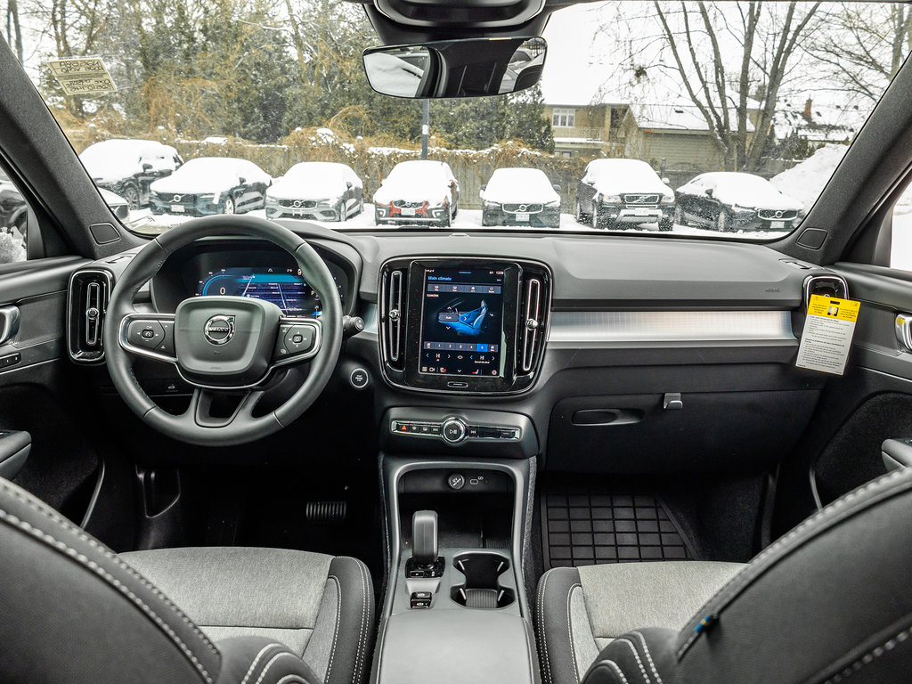 2025 Volvo XC40 Core Bright Theme-23