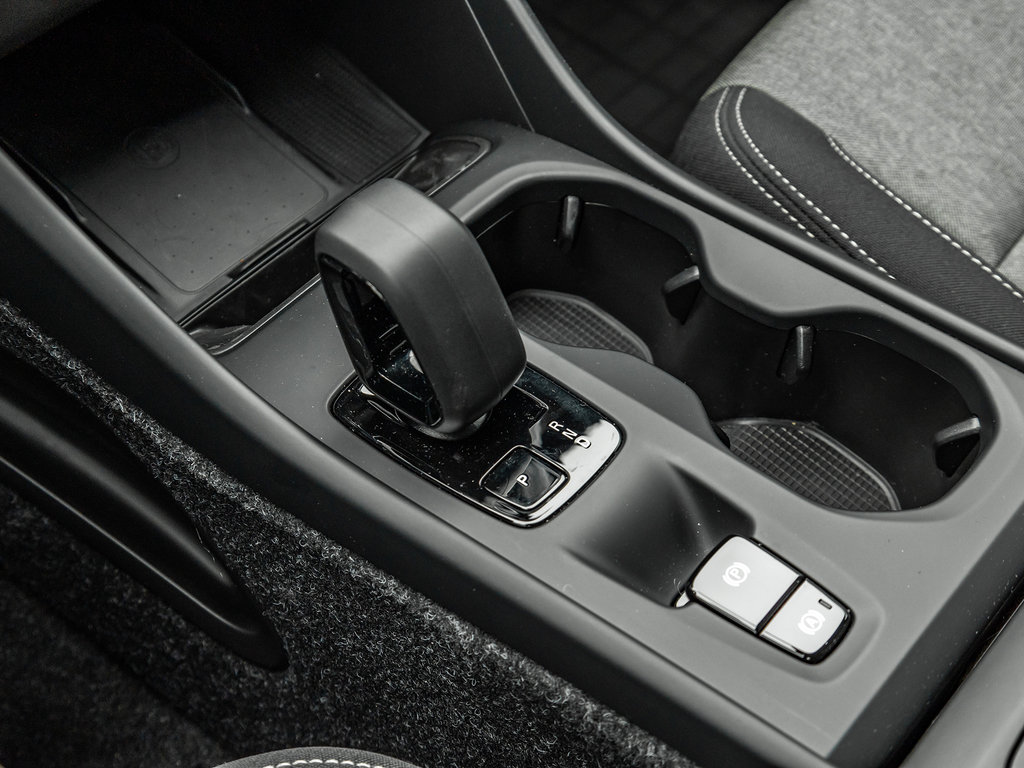 2025 Volvo XC40 Core Bright Theme-16