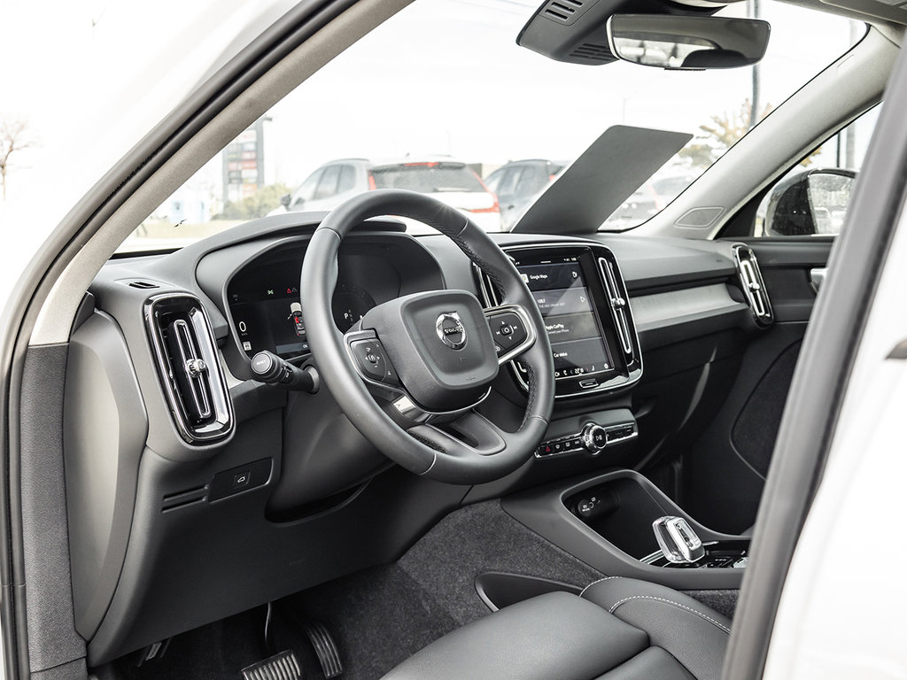 2025 Volvo XC40 Plus Dark Theme-6