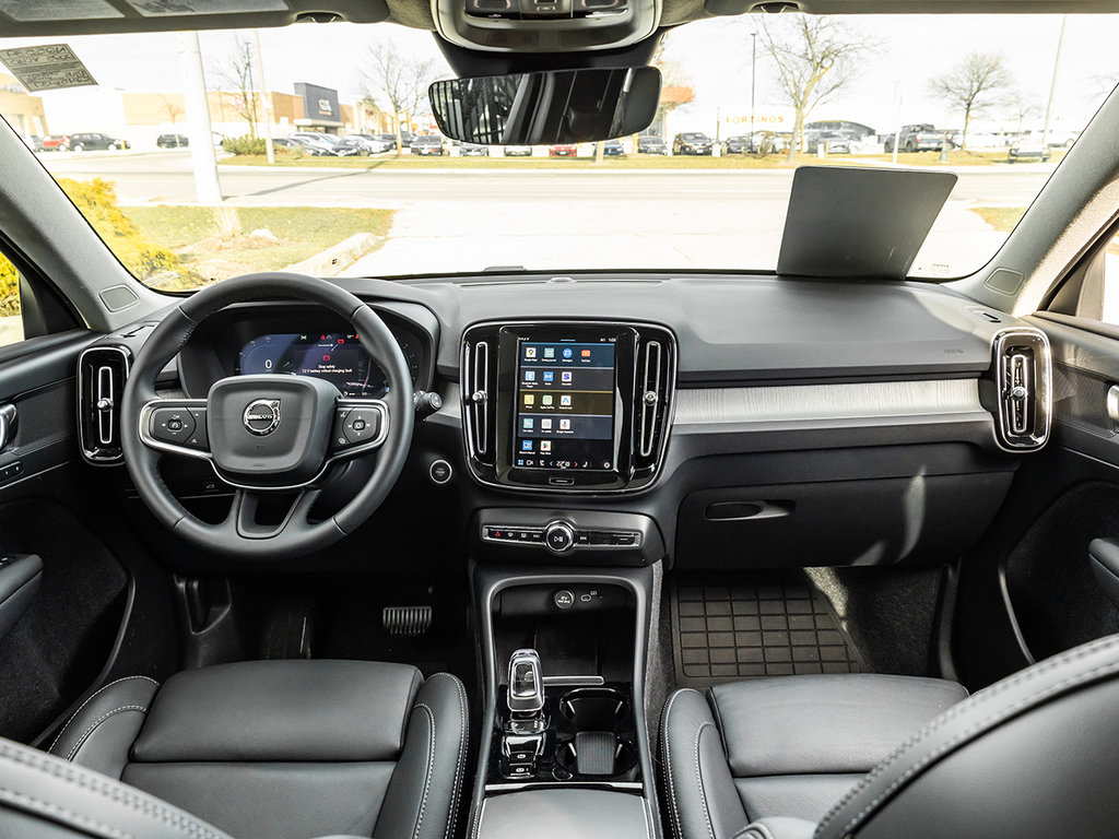 2025 Volvo XC40 Plus Dark Theme-22