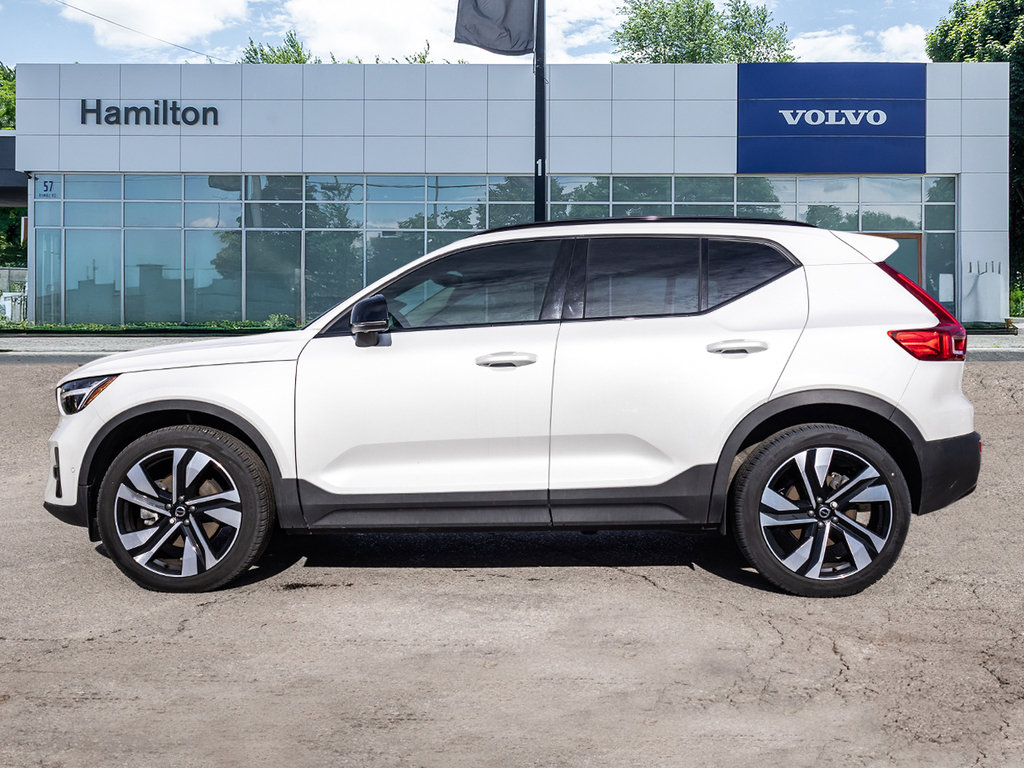 2025 Volvo XC40 Plus Dark Theme-2