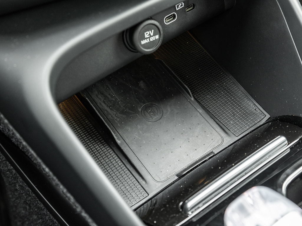 2025 Volvo XC40 Plus Dark Theme-15