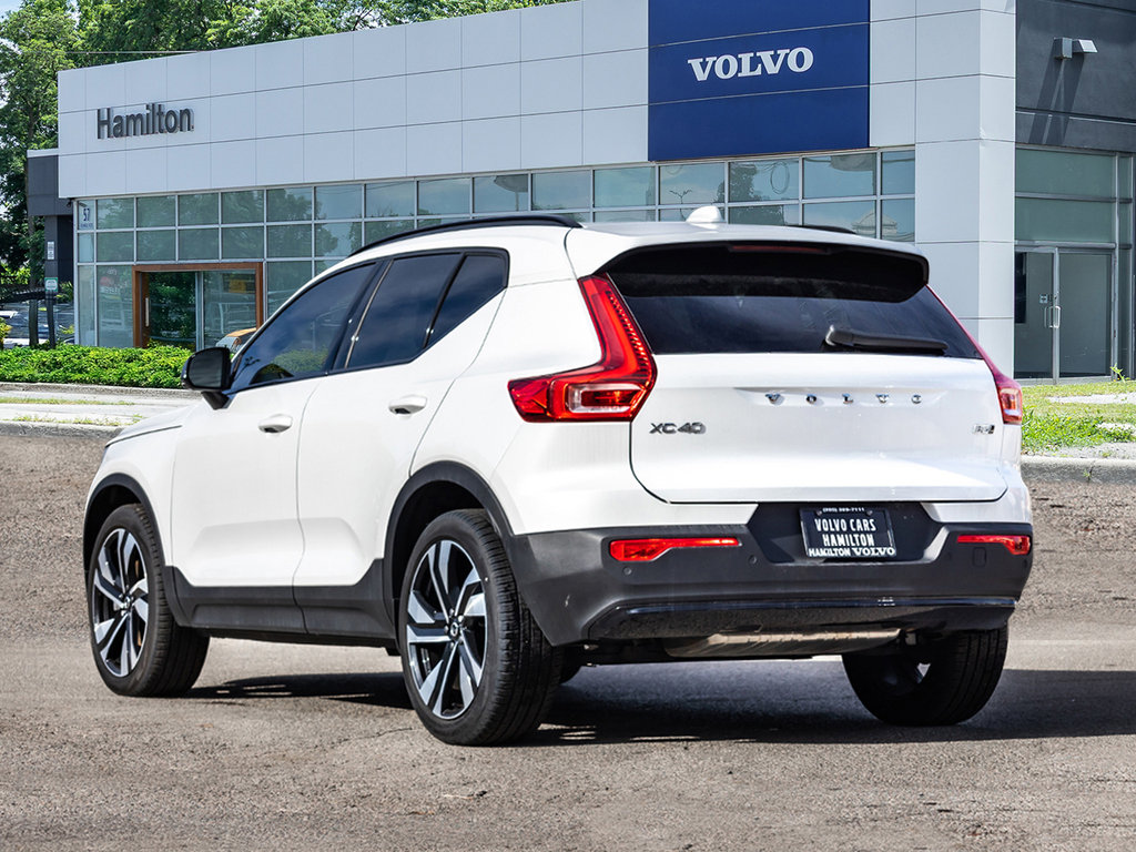 2025 Volvo XC40 Plus Dark Theme-4