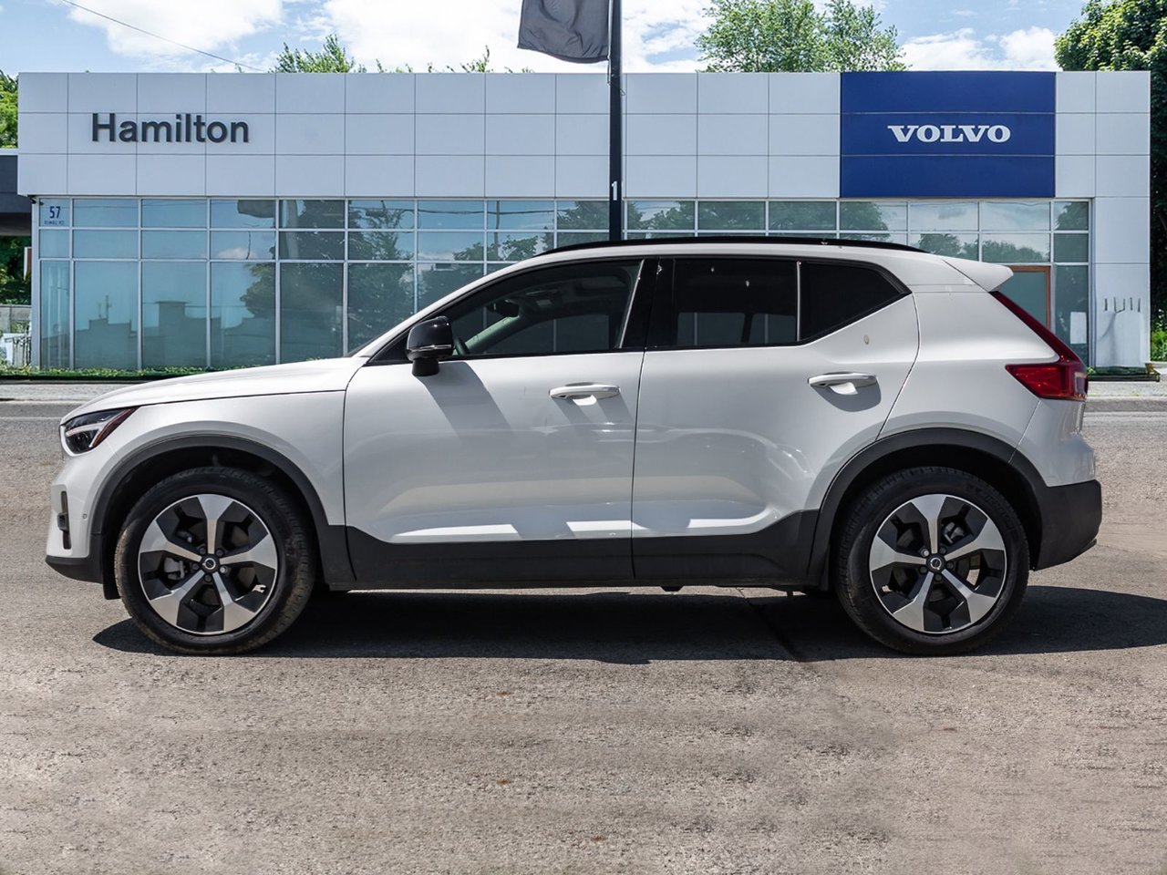 2025 Volvo XC40 Plus Dark Theme-2