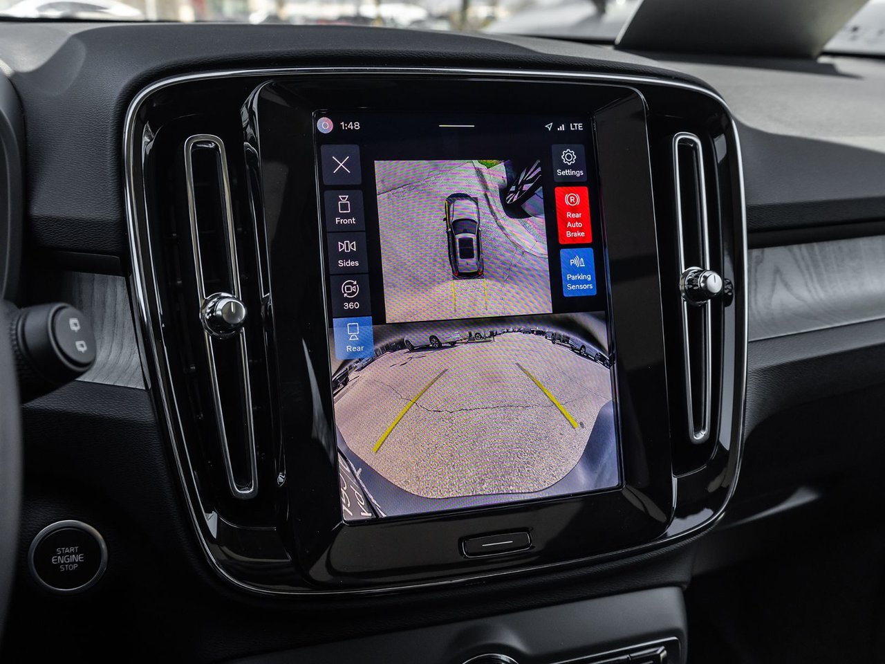 2025 Volvo XC40 Plus Dark Theme-13