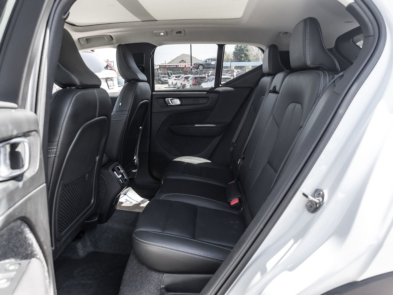 2025 Volvo XC40 Plus Dark Theme-25