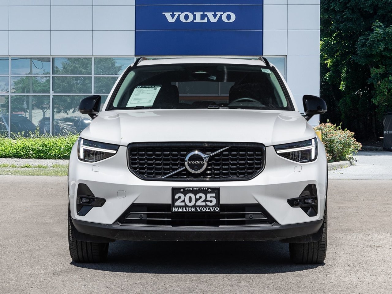 2025 Volvo XC40 Plus Dark Theme-1