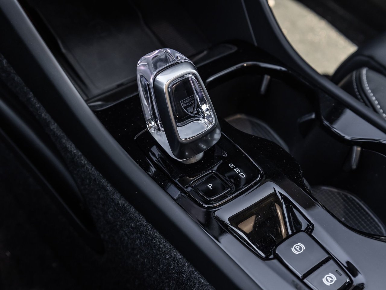2025 Volvo XC40 Plus Dark Theme-17