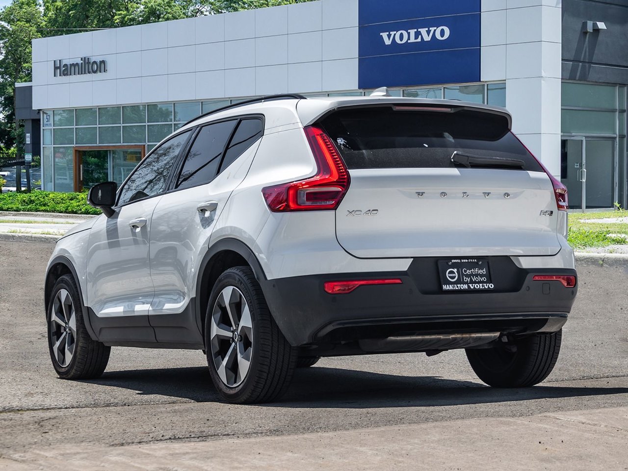 2025 Volvo XC40 Plus Dark Theme-4