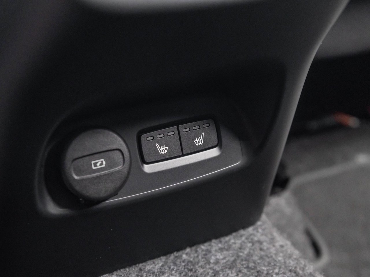 2025 Volvo XC40 Core Bright Theme-25