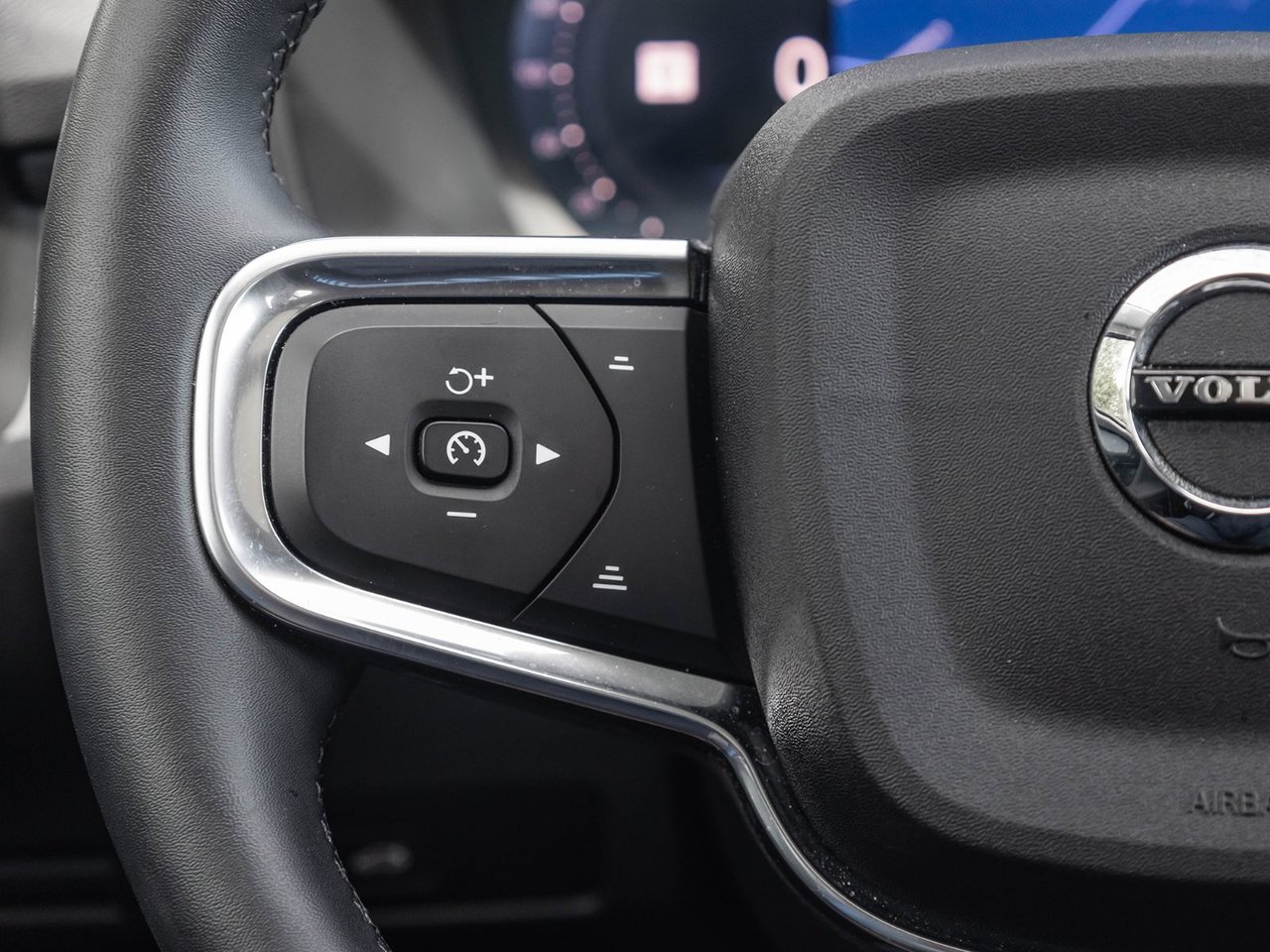 2025 Volvo XC40 Core Bright Theme-9