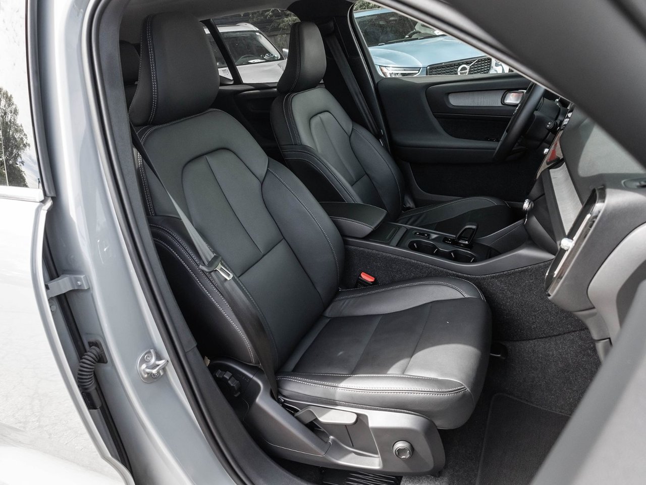 2025 Volvo XC40 Core Bright Theme-22