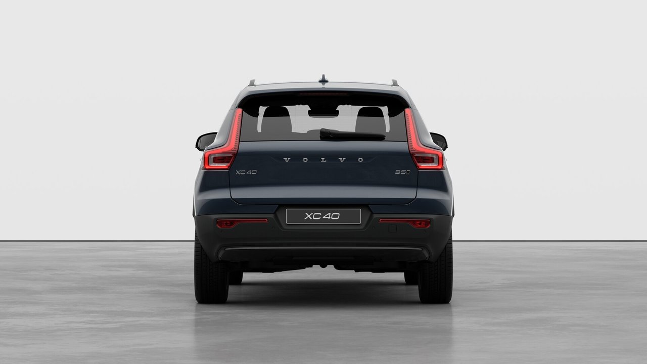 2026 Volvo XC40 Plus Dark Theme-5