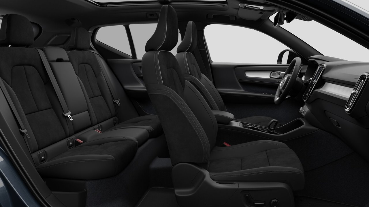 2026 Volvo XC40 Plus Dark Theme-12