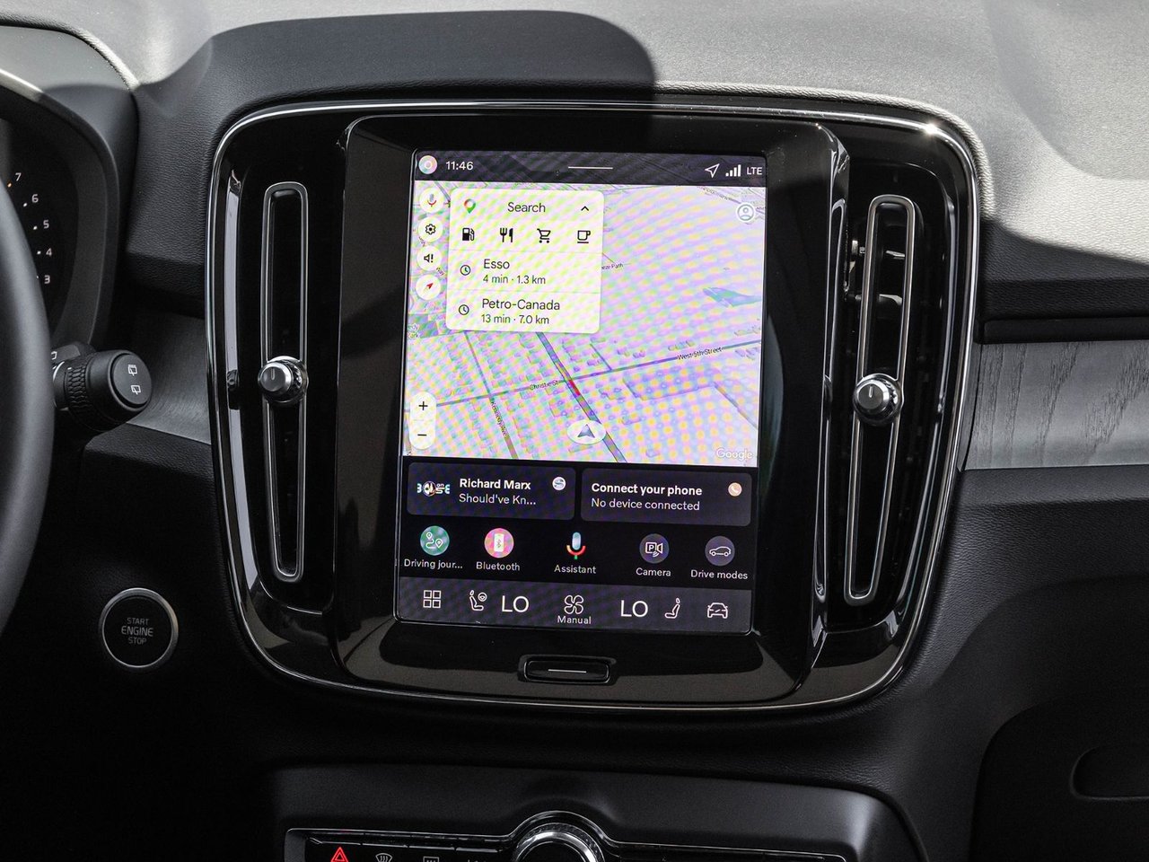 2026 Volvo XC40 Plus Dark Theme-26