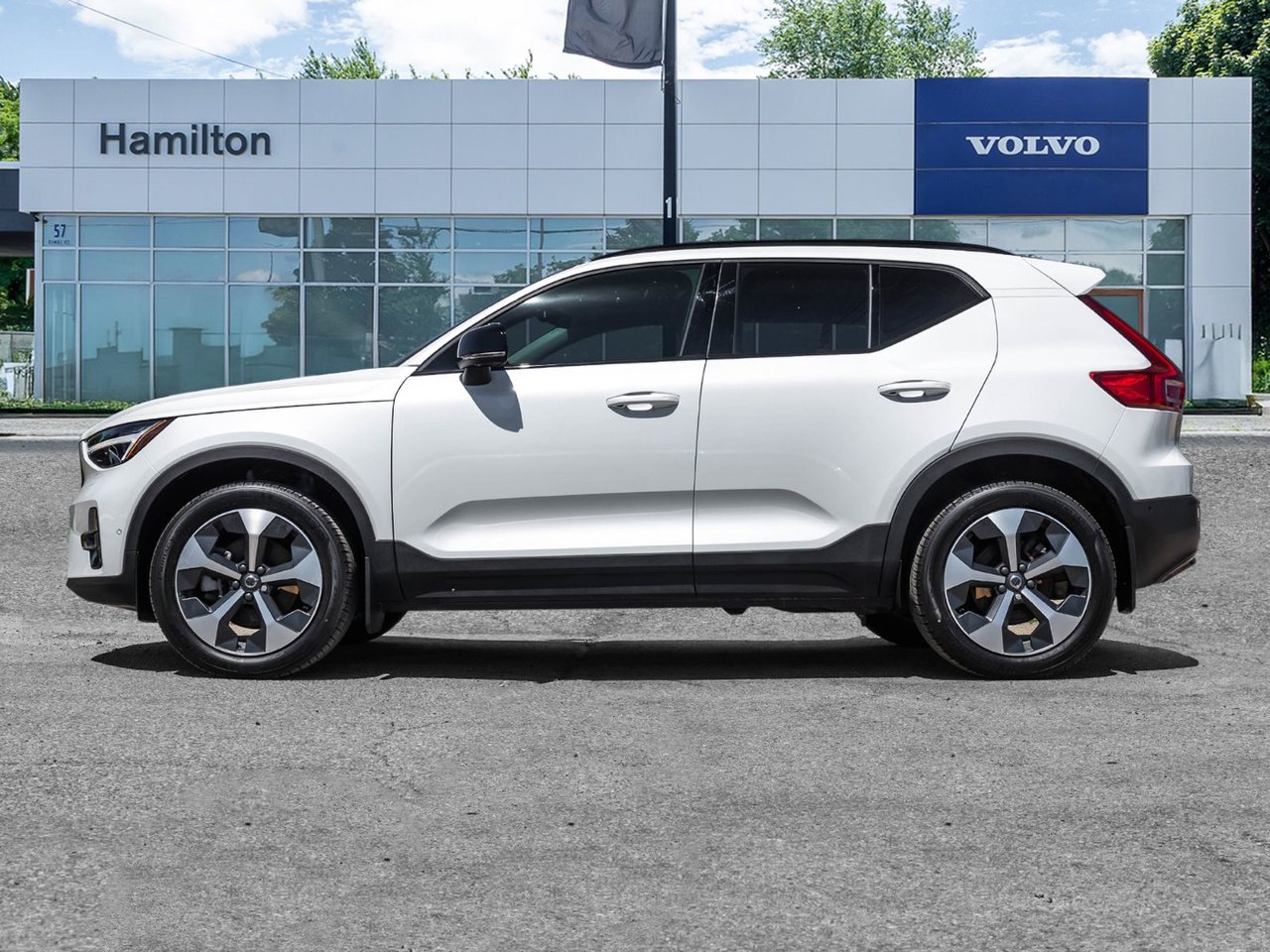2026 Volvo XC40 Plus Dark Theme-2
