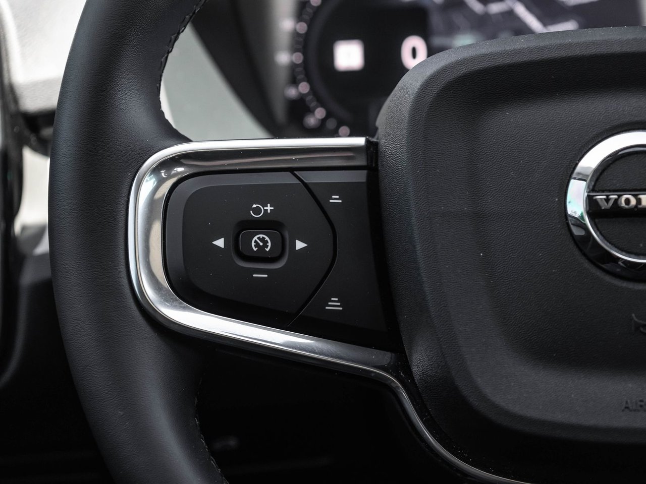 2026 Volvo XC40 Plus Dark Theme-8