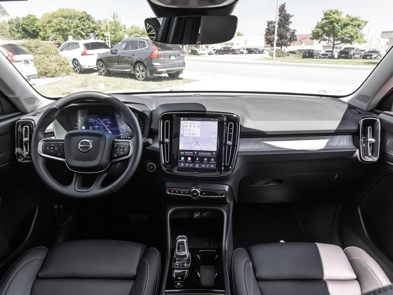 2026 Volvo XC40 Plus Dark Theme-25