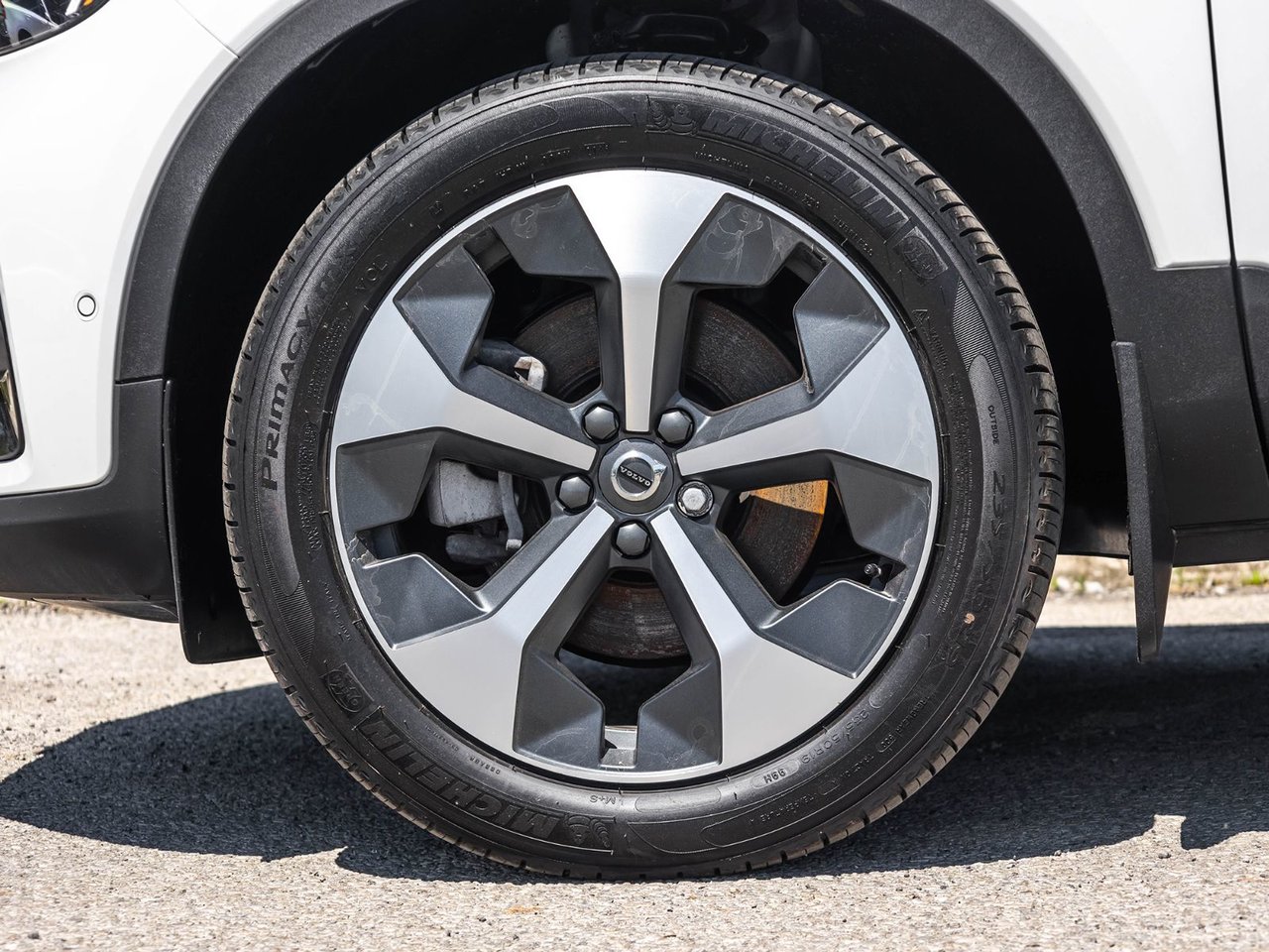 2026 Volvo XC40 Plus Dark Theme-3