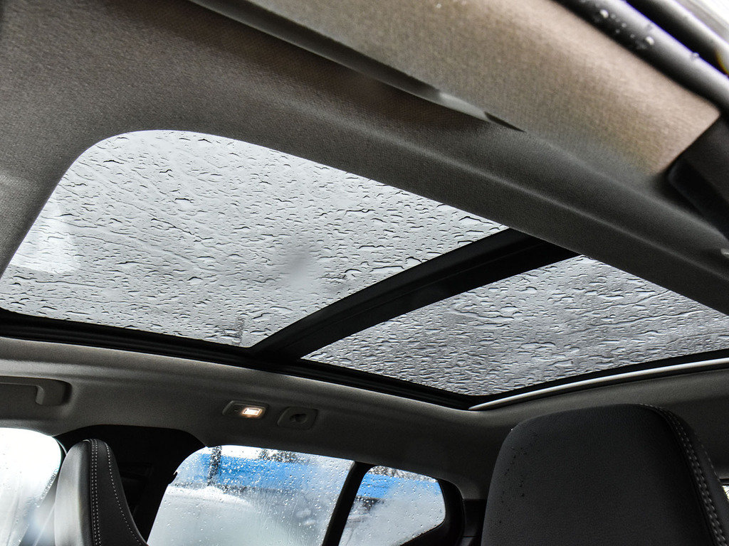 2026 Volvo XC40 Plus Dark Theme-12