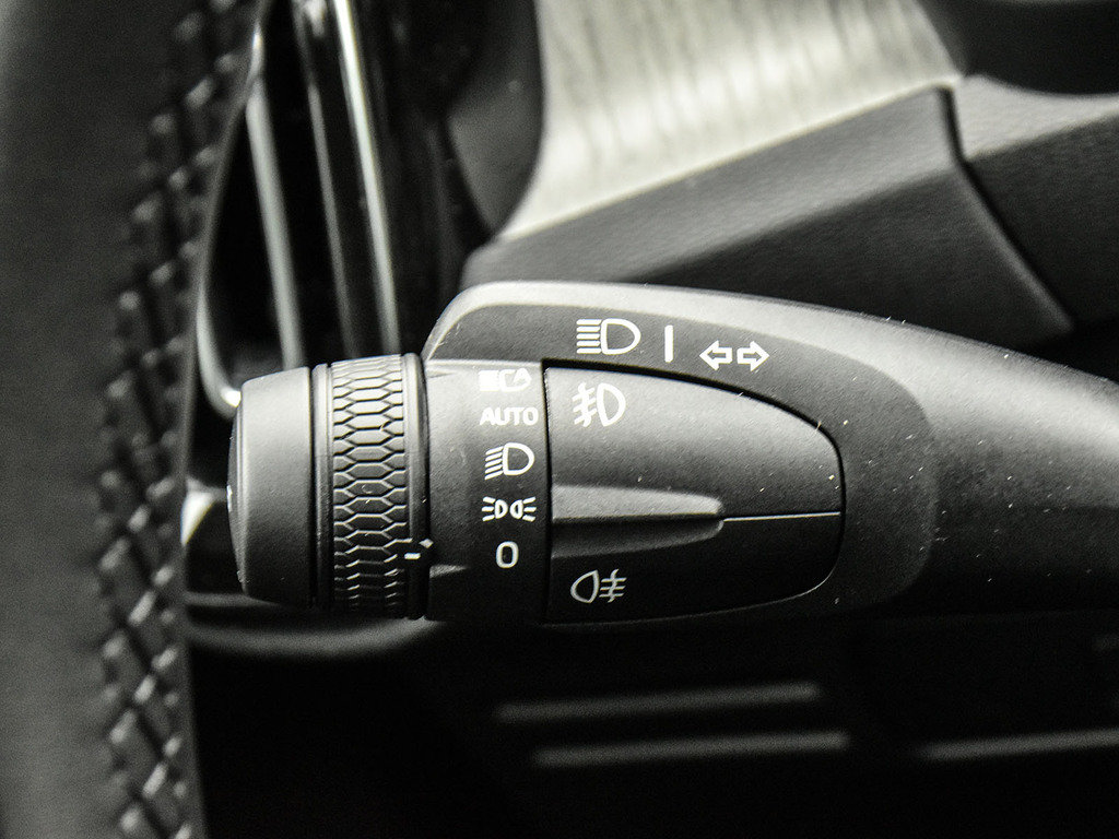 2026 Volvo XC40 Plus Dark Theme-26