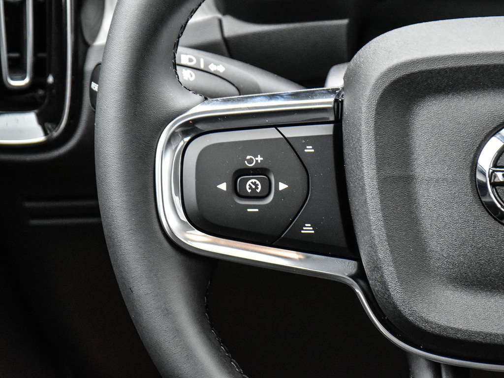 2026 Volvo XC40 Plus Dark Theme-21