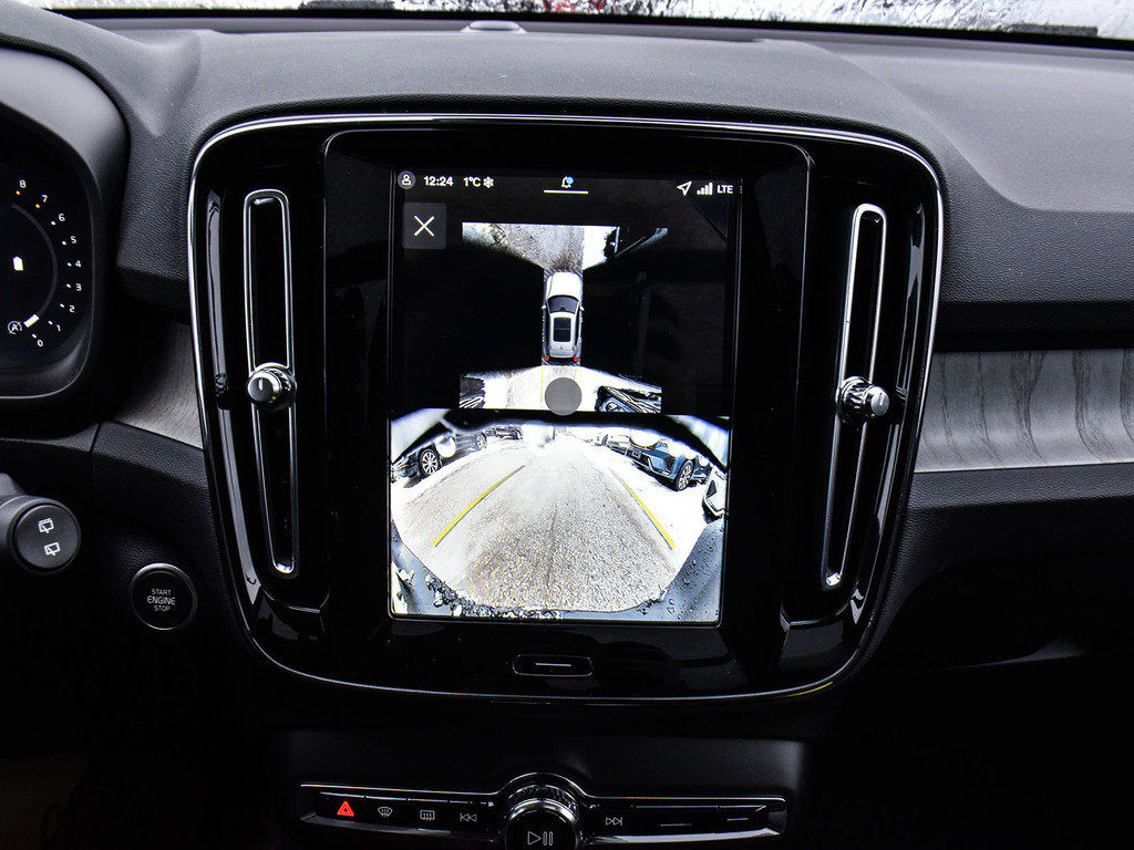 2026 Volvo XC40 Plus Dark Theme-24