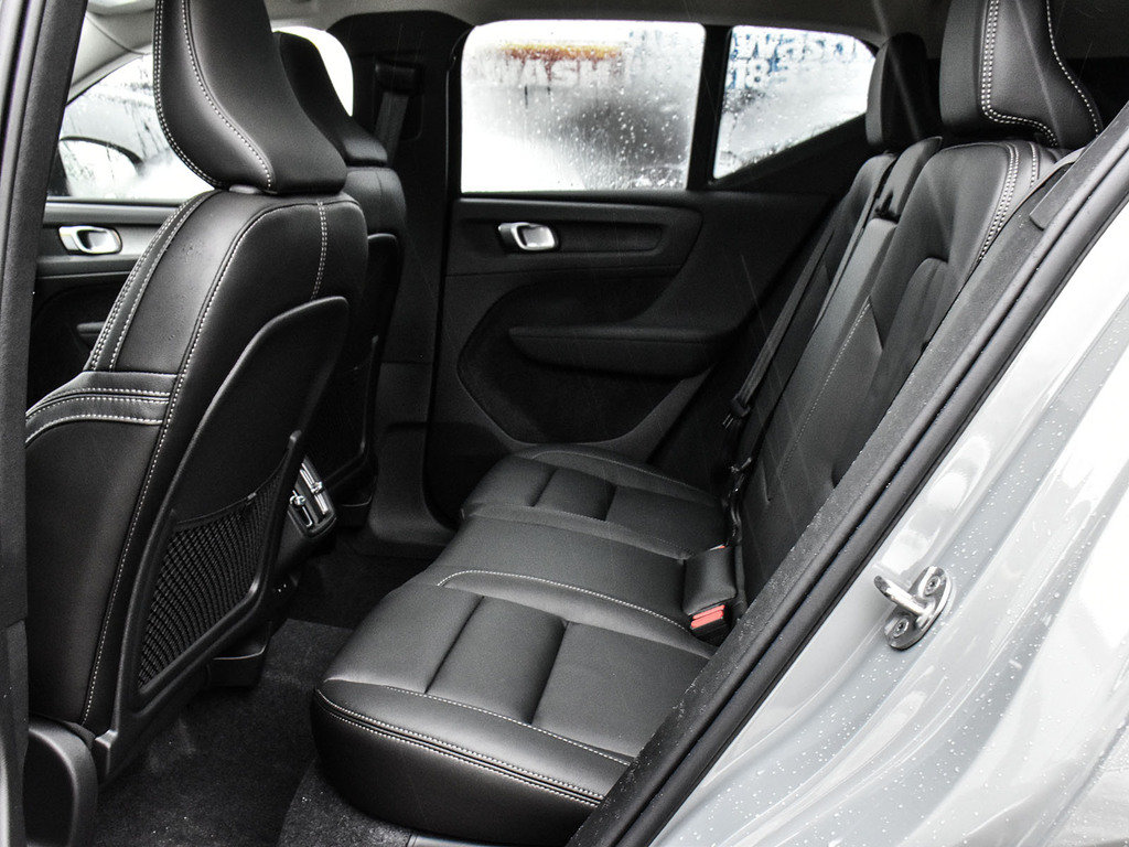 2026 Volvo XC40 Plus Dark Theme-16