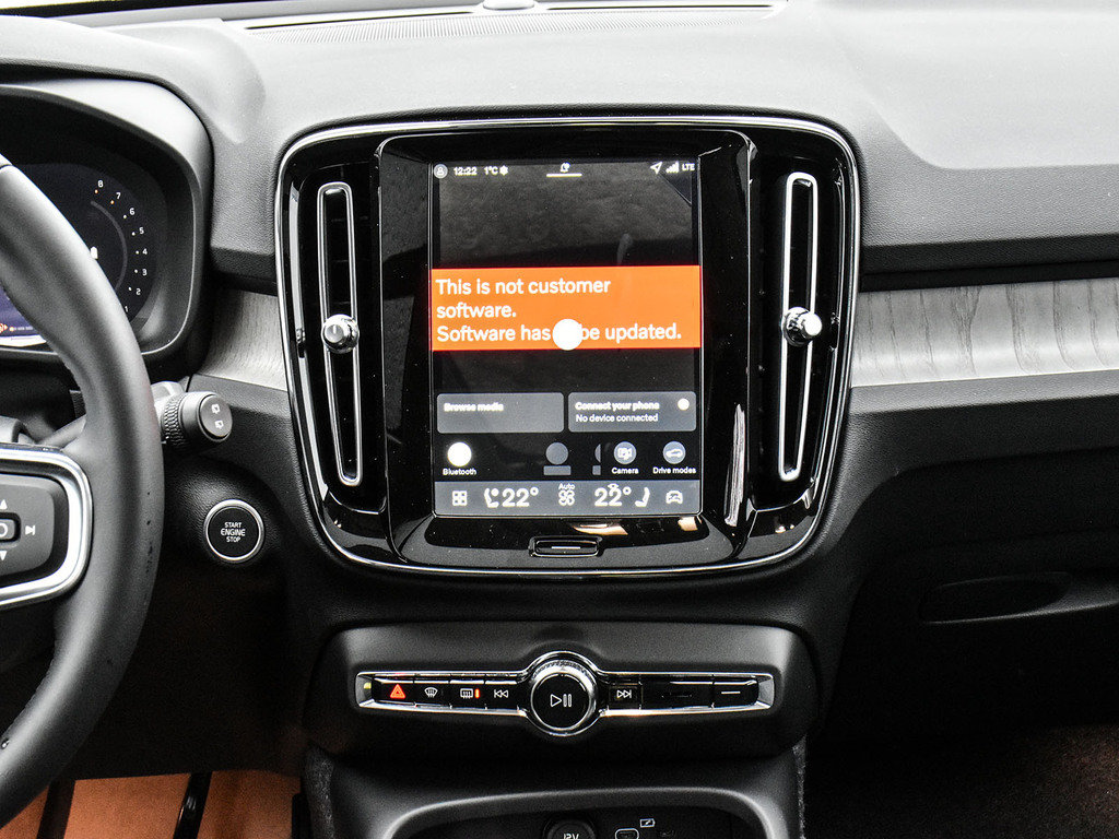 2026 Volvo XC40 Plus Dark Theme-18