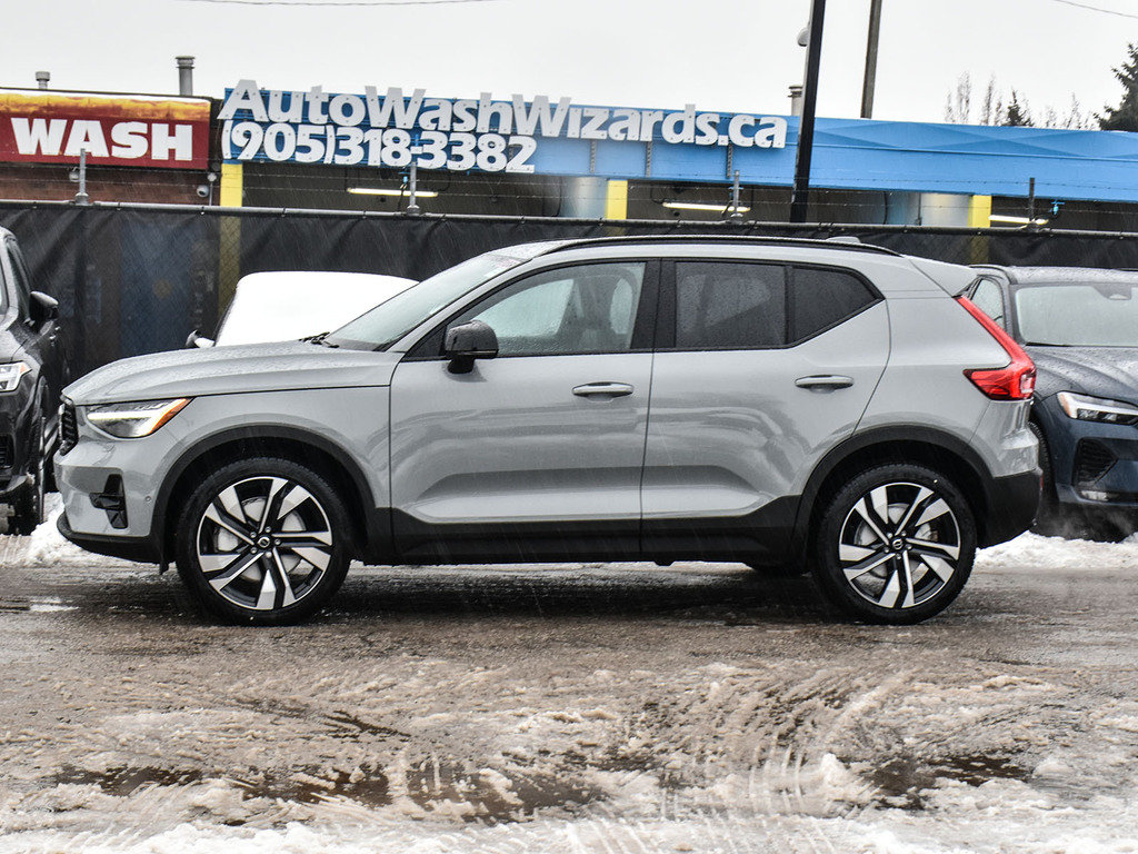 2026 Volvo XC40 Plus Dark Theme-5