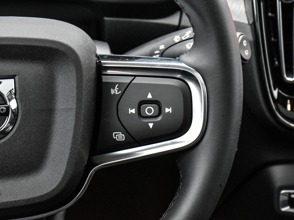 2026 Volvo XC40 Plus Dark Theme-22