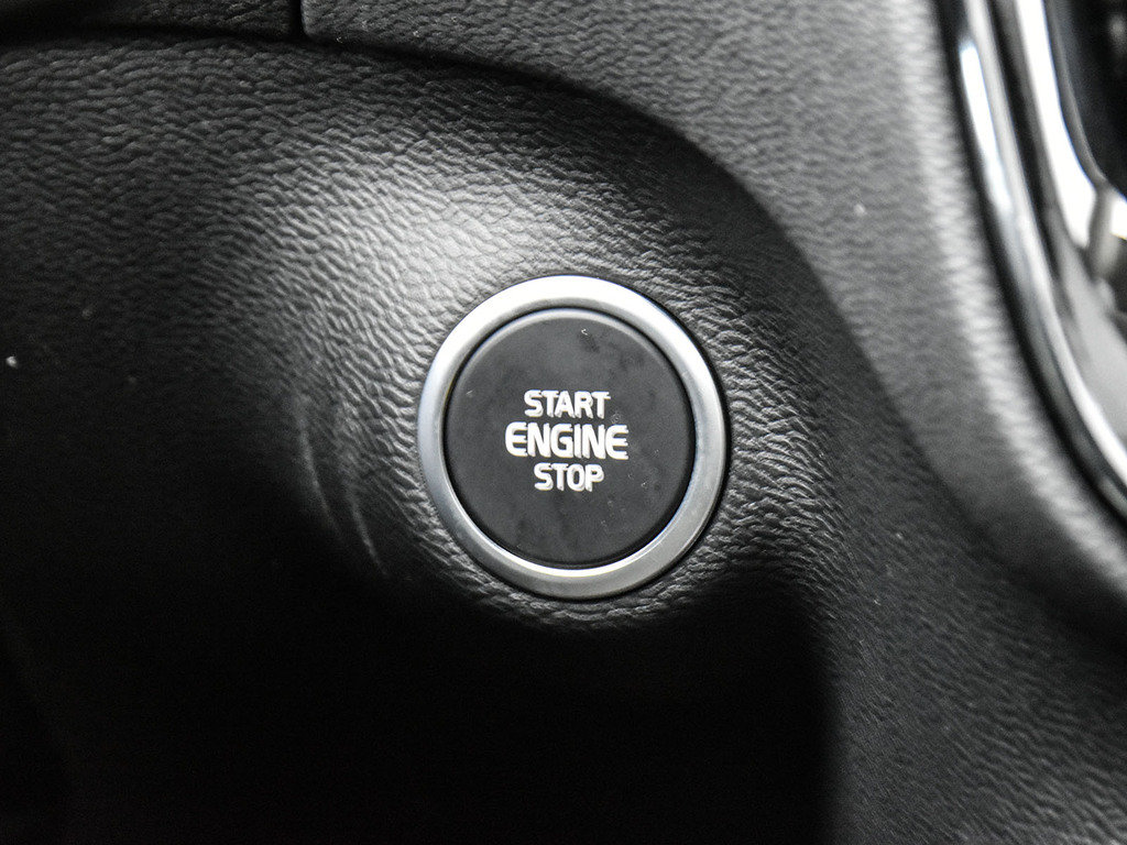 2026 Volvo XC40 Plus Dark Theme-27