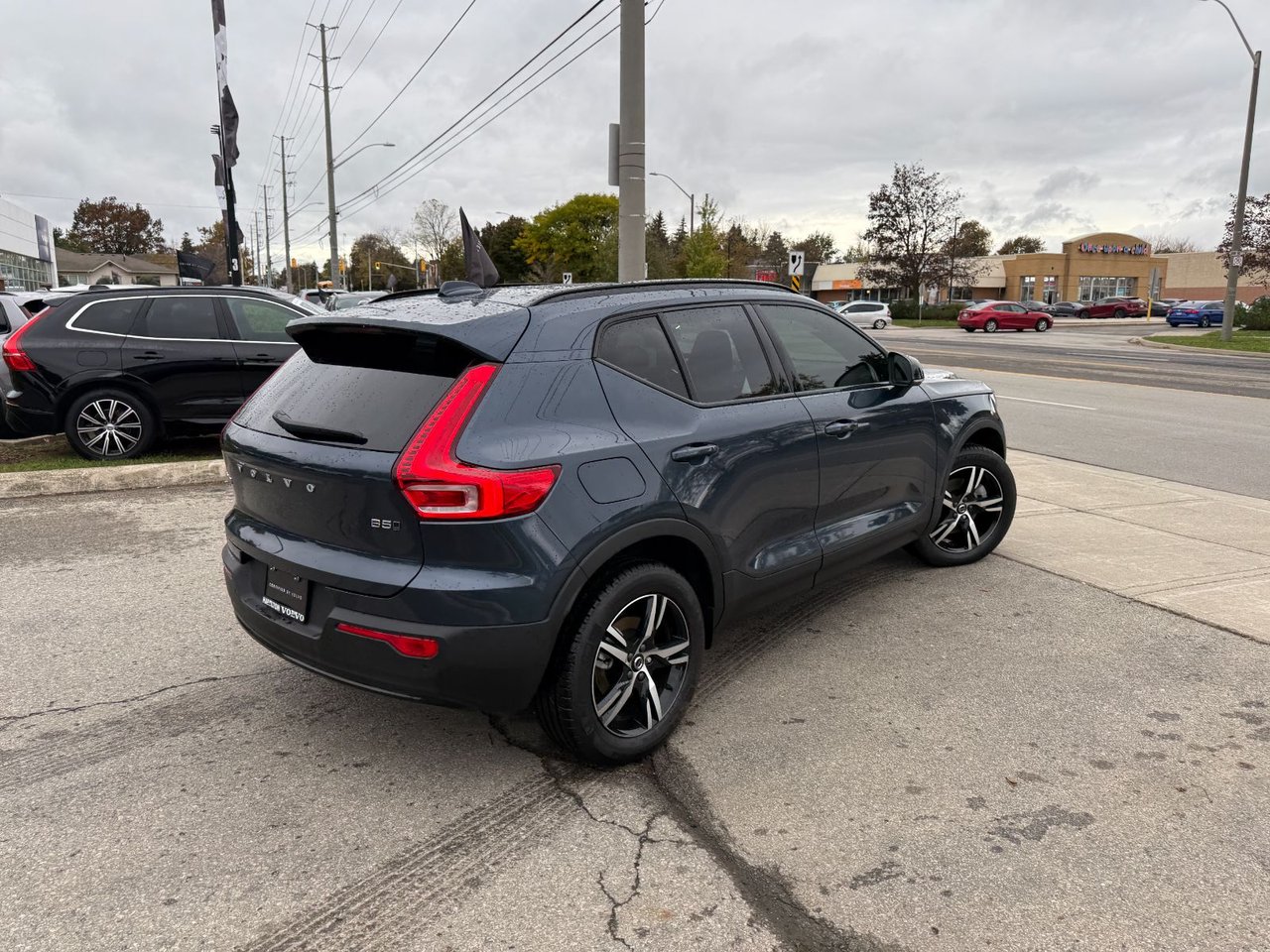2026 Volvo XC40 Core (Dark Theme)-9