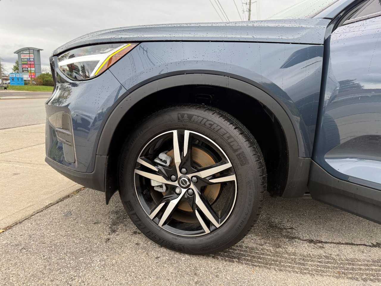 2026 Volvo XC40 Core (Dark Theme)-27