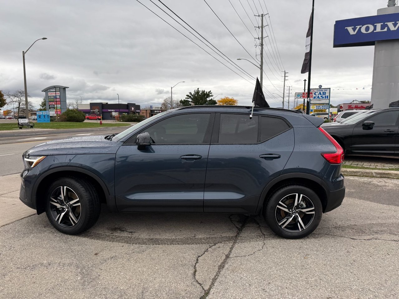 2026 Volvo XC40 Core (Dark Theme)-13
