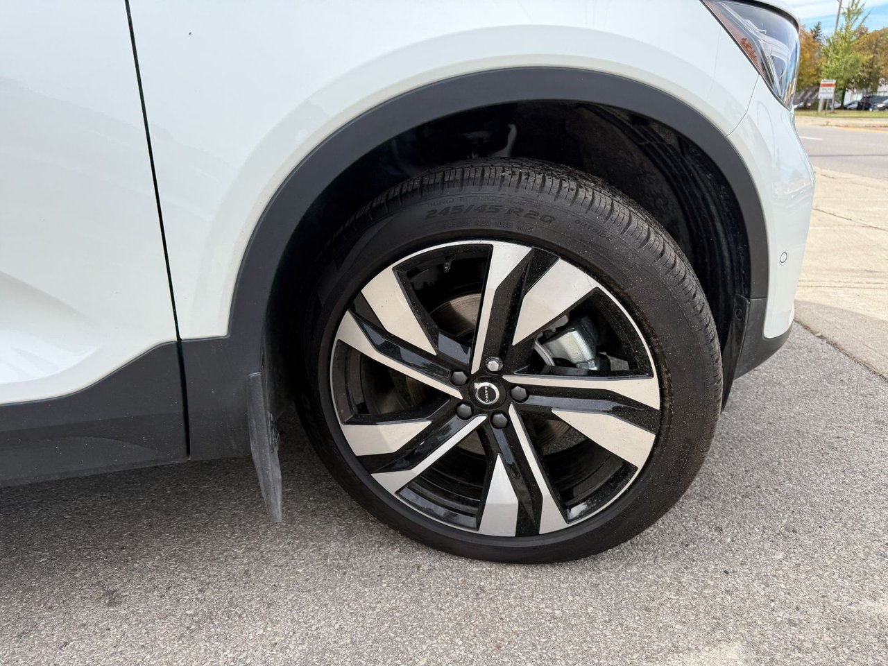 2026 Volvo XC40 Plus (Dark Theme)-23