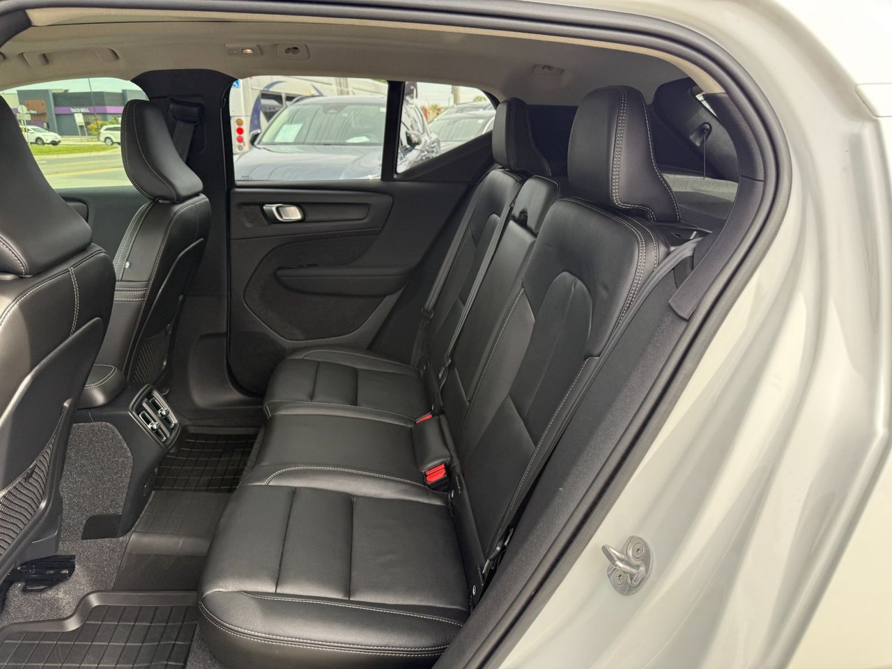2026 Volvo XC40 Plus (Dark Theme)-14