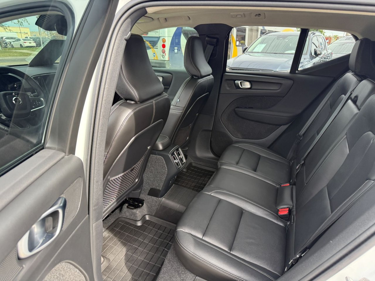 2026 Volvo XC40 Plus (Dark Theme)-13