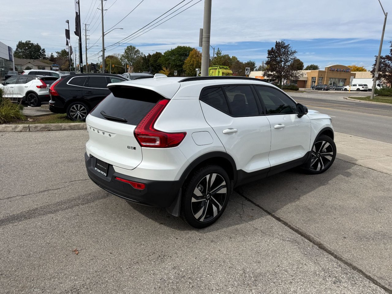 2026 Volvo XC40 Plus (Dark Theme)-8