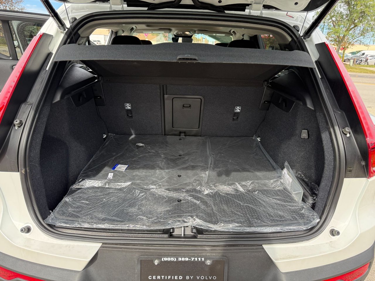 2026 Volvo XC40 Plus (Dark Theme)-15
