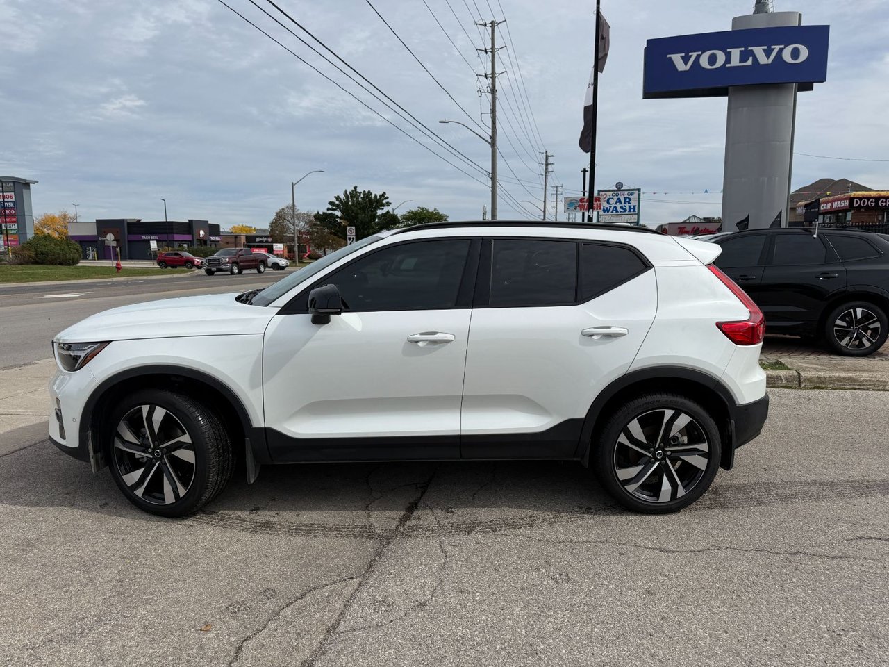 2026 Volvo XC40 Plus (Dark Theme)-11