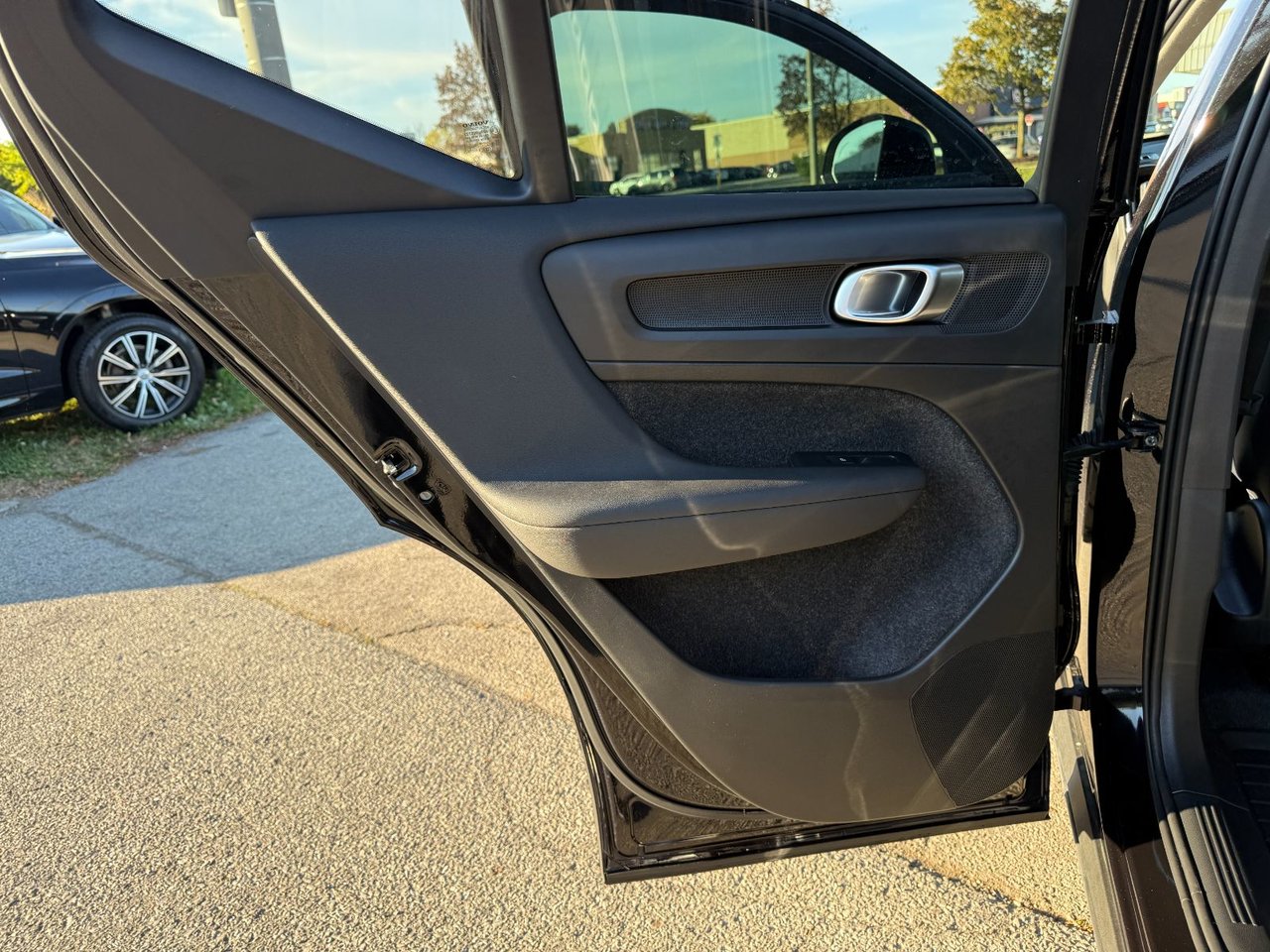 2026 Volvo XC40 Plus (Dark Theme)-20