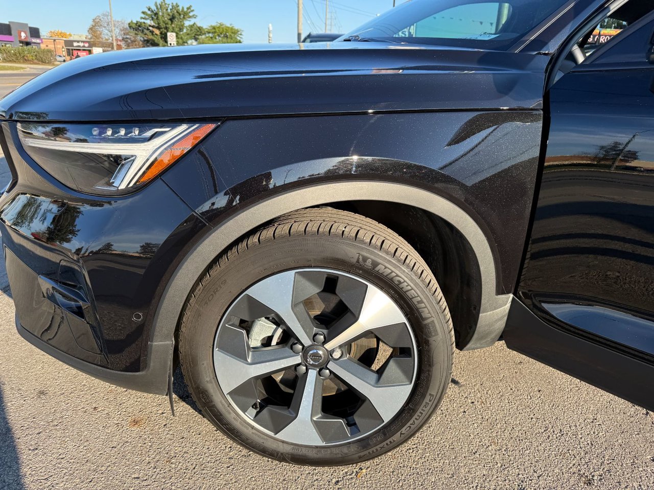 2026 Volvo XC40 Plus (Dark Theme)-25