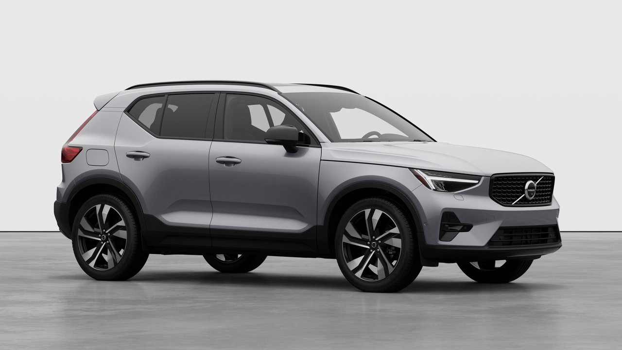 2026 Volvo XC40 Plus Dark Theme-2