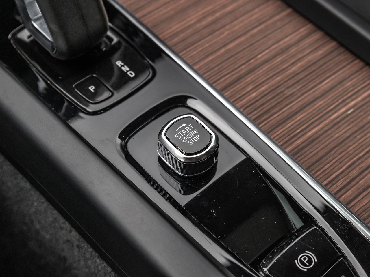 2022 Volvo XC60 Recharge Inscription Expression-17