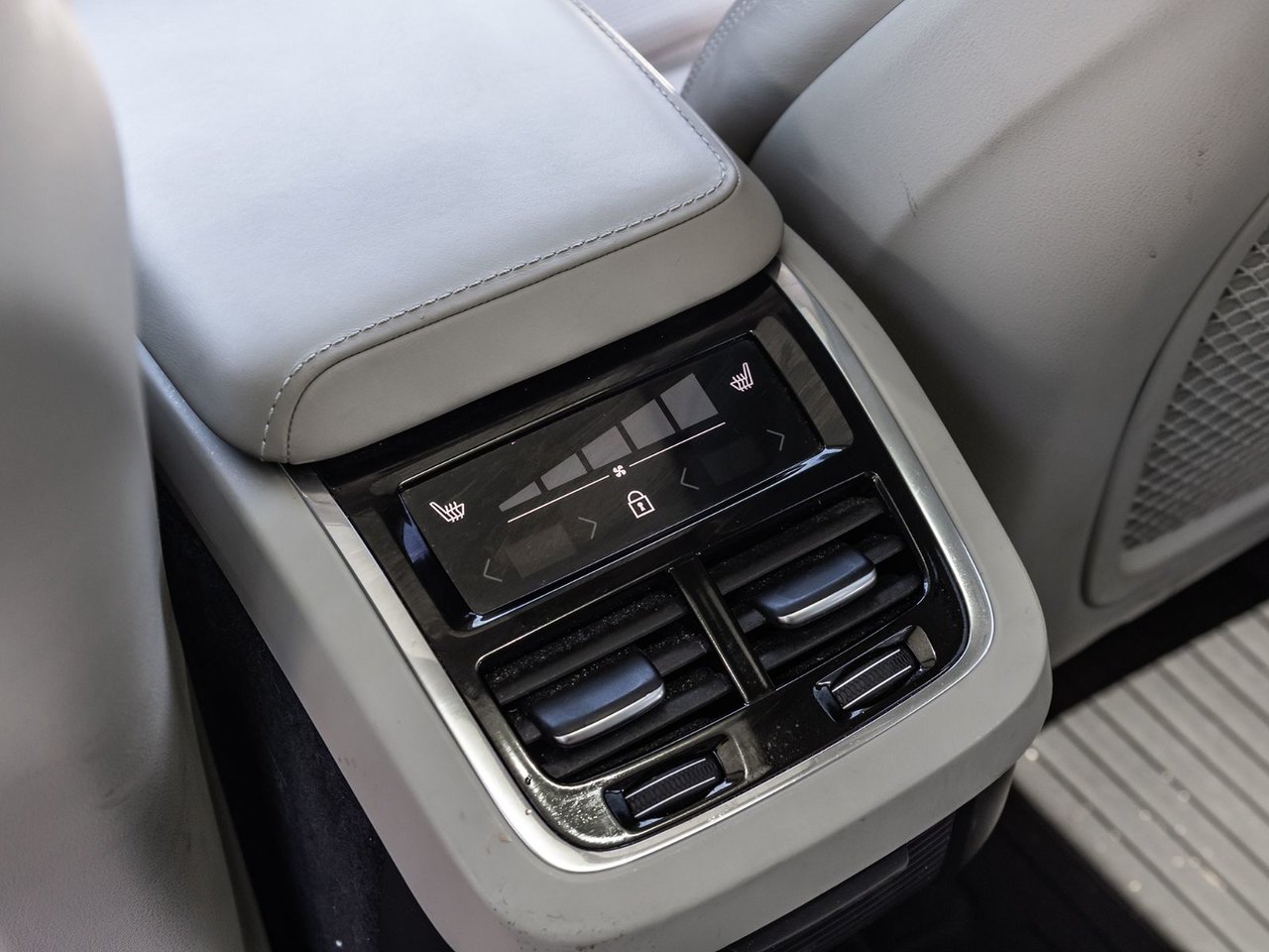 2019 Volvo XC60 Inscription-26