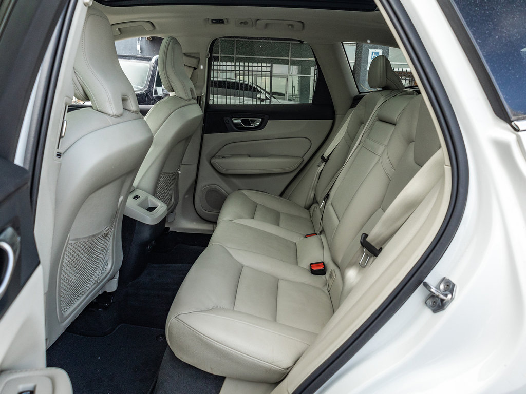 2021 Volvo XC60 Momentum-27