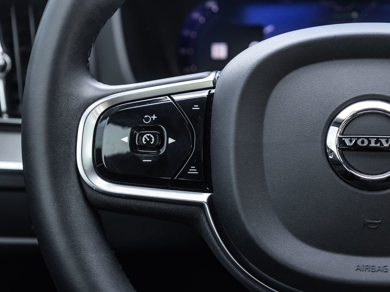 2022 Volvo XC60 R-Design-10
