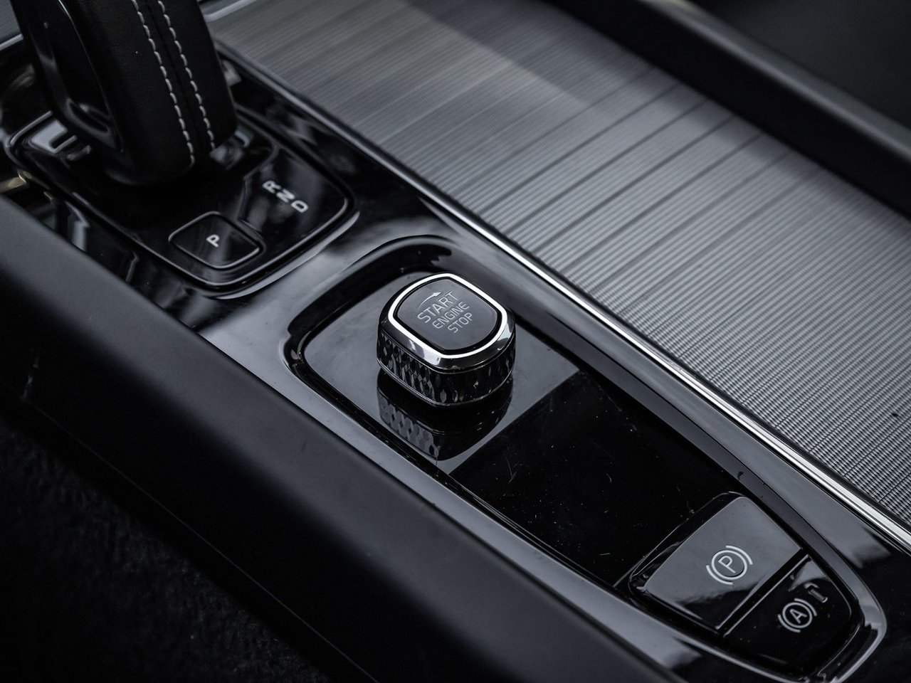 2022 Volvo XC60 R-Design-17