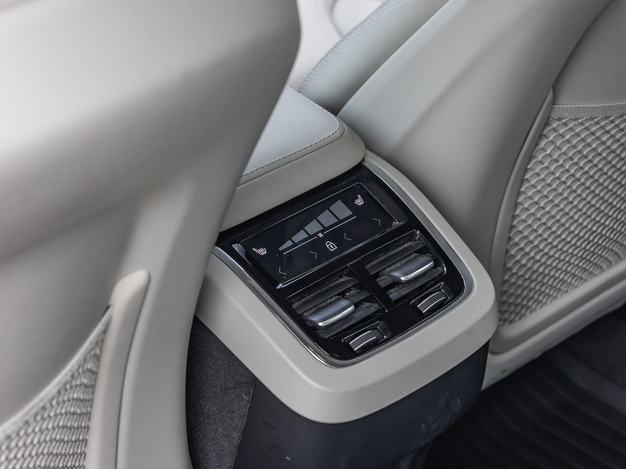 2022 Volvo XC60 Inscription-29